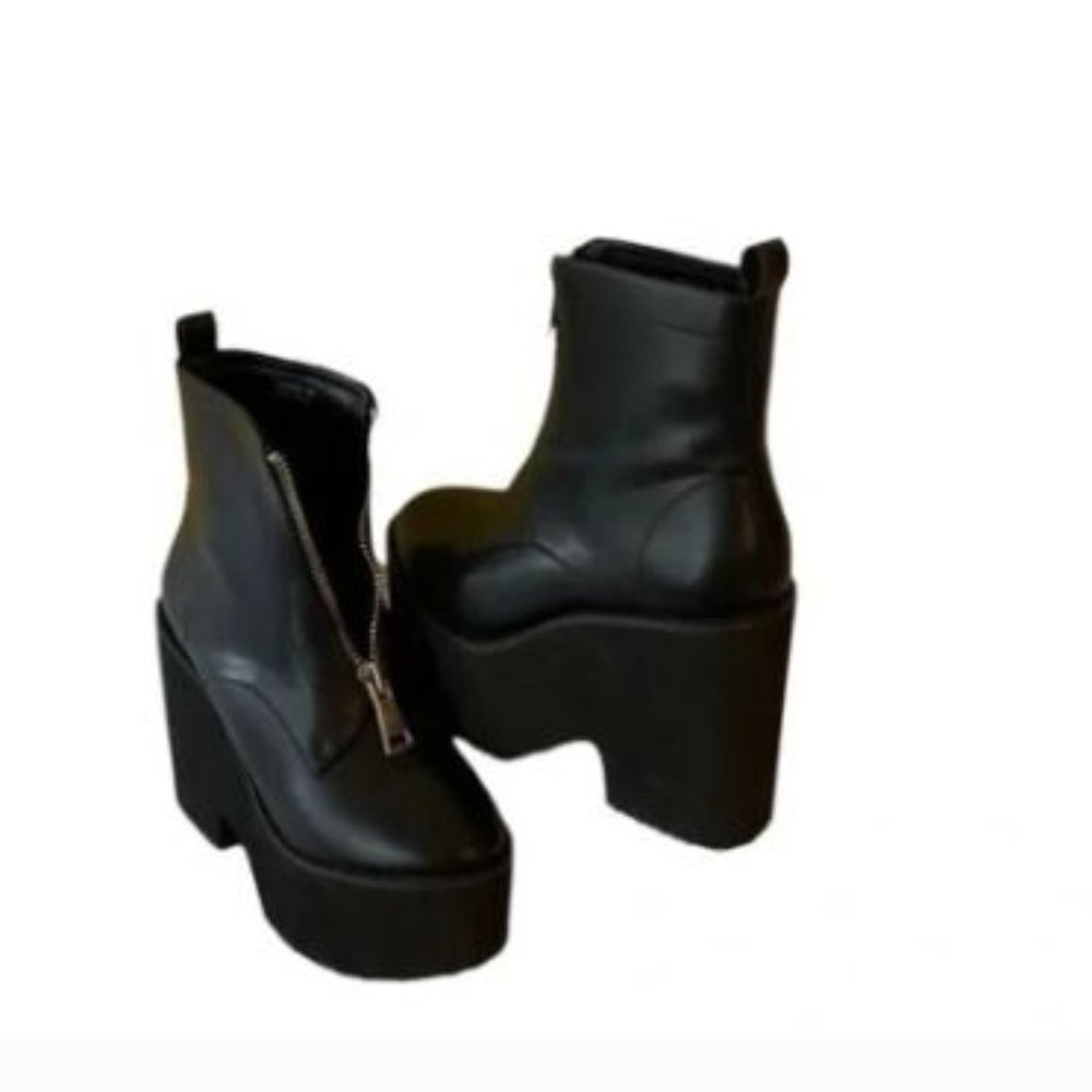 Black Hot Topic Platform Zipper Booties Goth Gothic Vegan Leather 9 NWT
